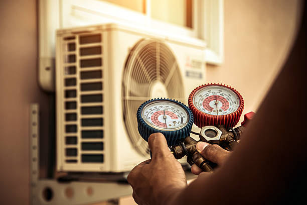 Professional Hvac technician working in Hardin, TX